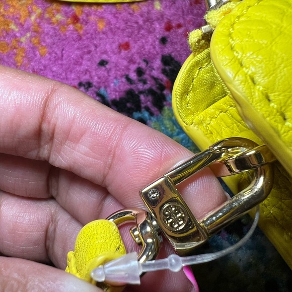 YELLOW Tory Burch Crossbody. - Picture 3 of 4